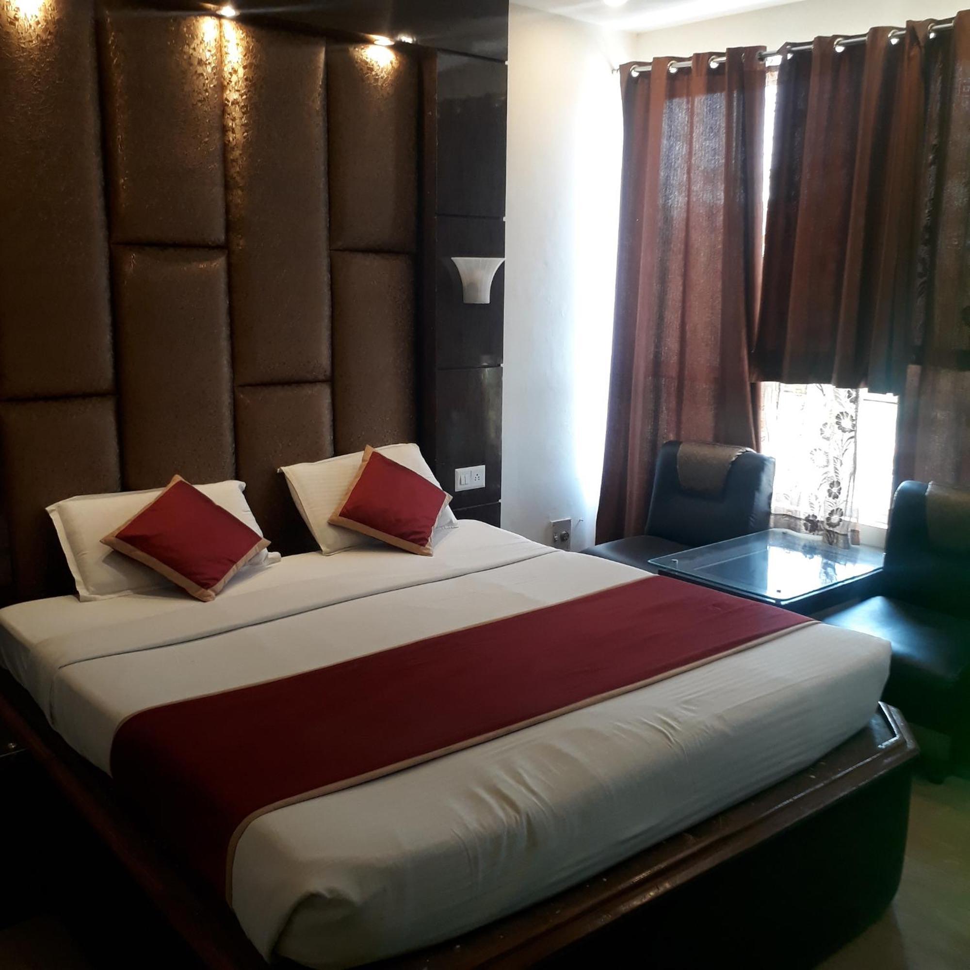 Hotel Ur Allāhābād Junction Екстериор снимка